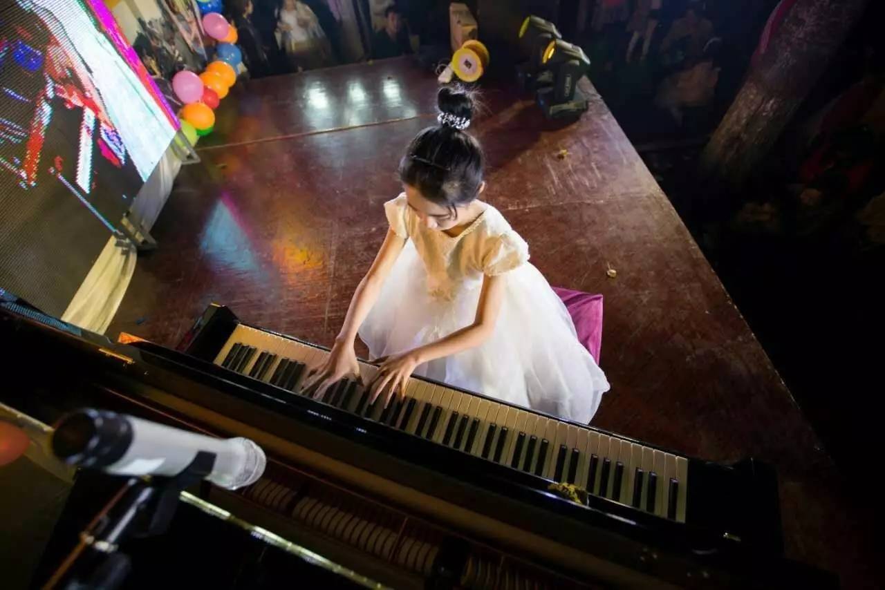 孩子彈鋼琴手型一定要規(guī)范！