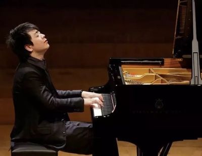 以技入道，以形傳神——從傅聰論演奏姿勢看鋼琴藝術中的肢體表達